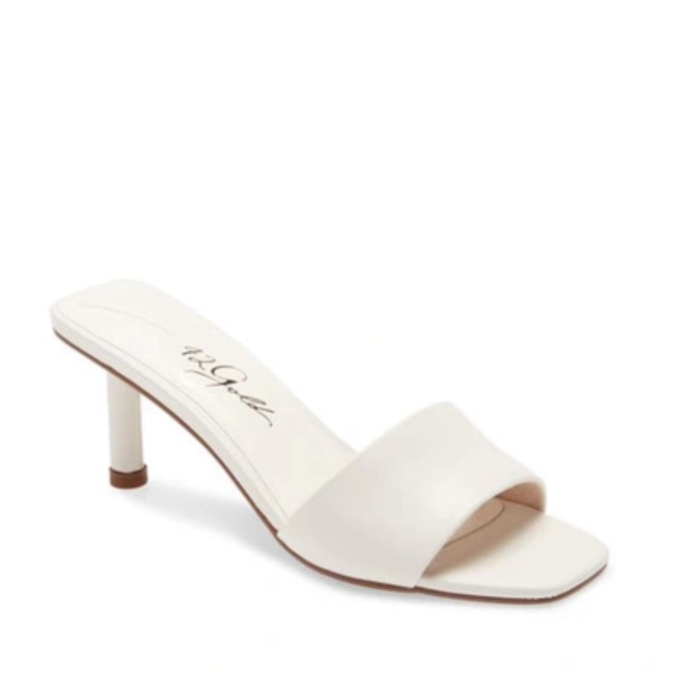 42 GOLD
Lilith Slide Sandal In White Leather
